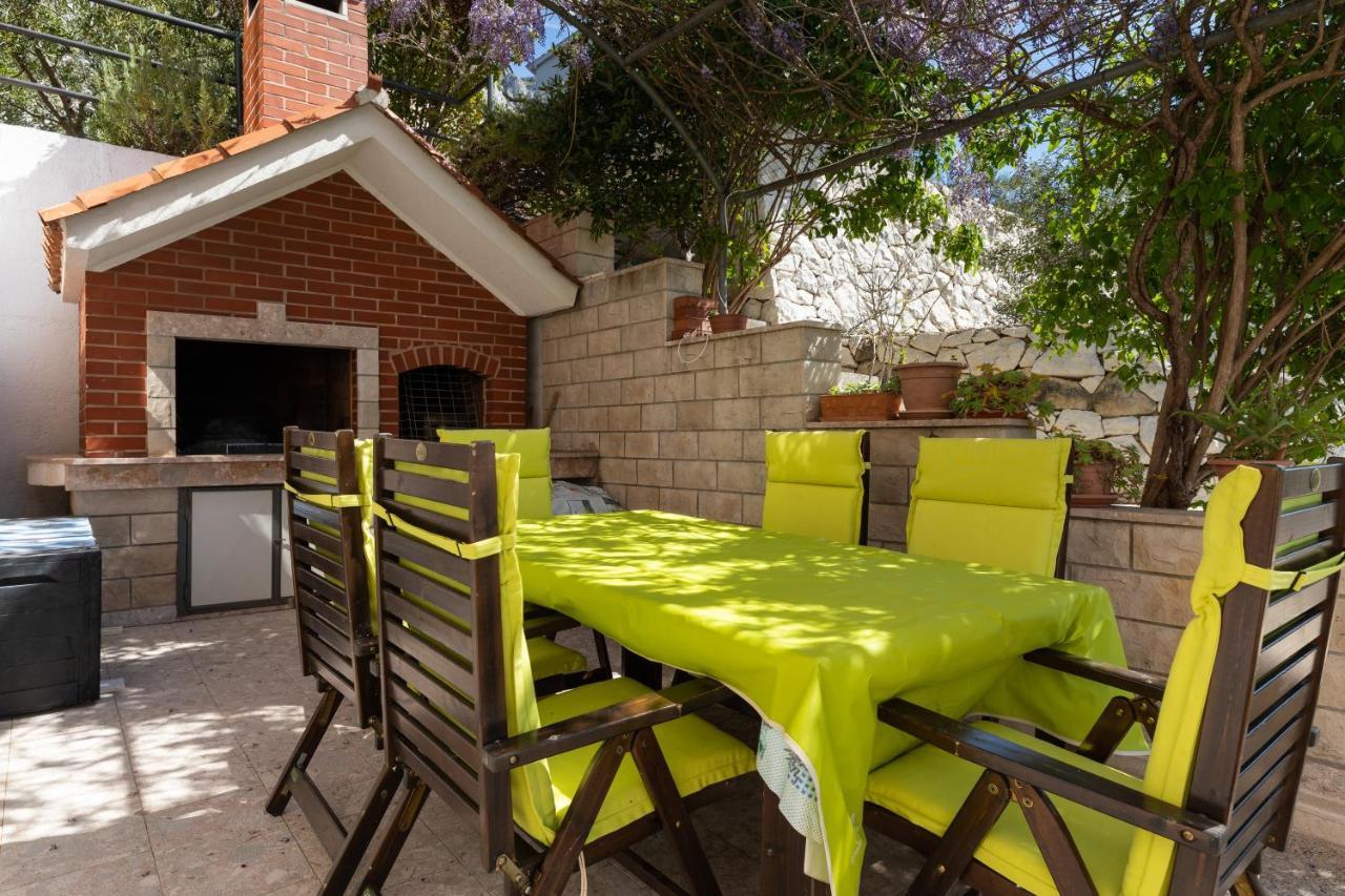 Apartments With A Parking Space Mimice, Omis - 2805 외부 사진