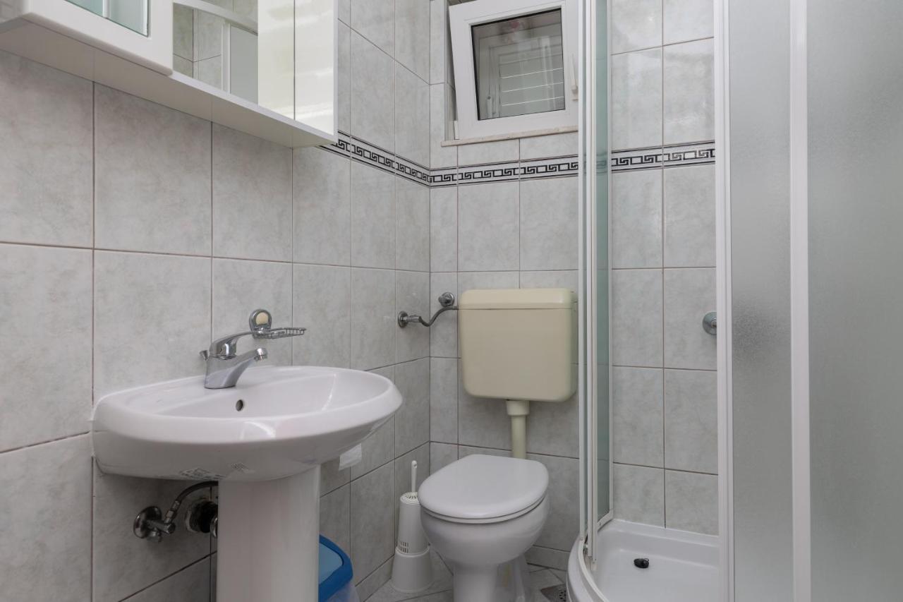 Apartments With A Parking Space Mimice, Omis - 2805 외부 사진