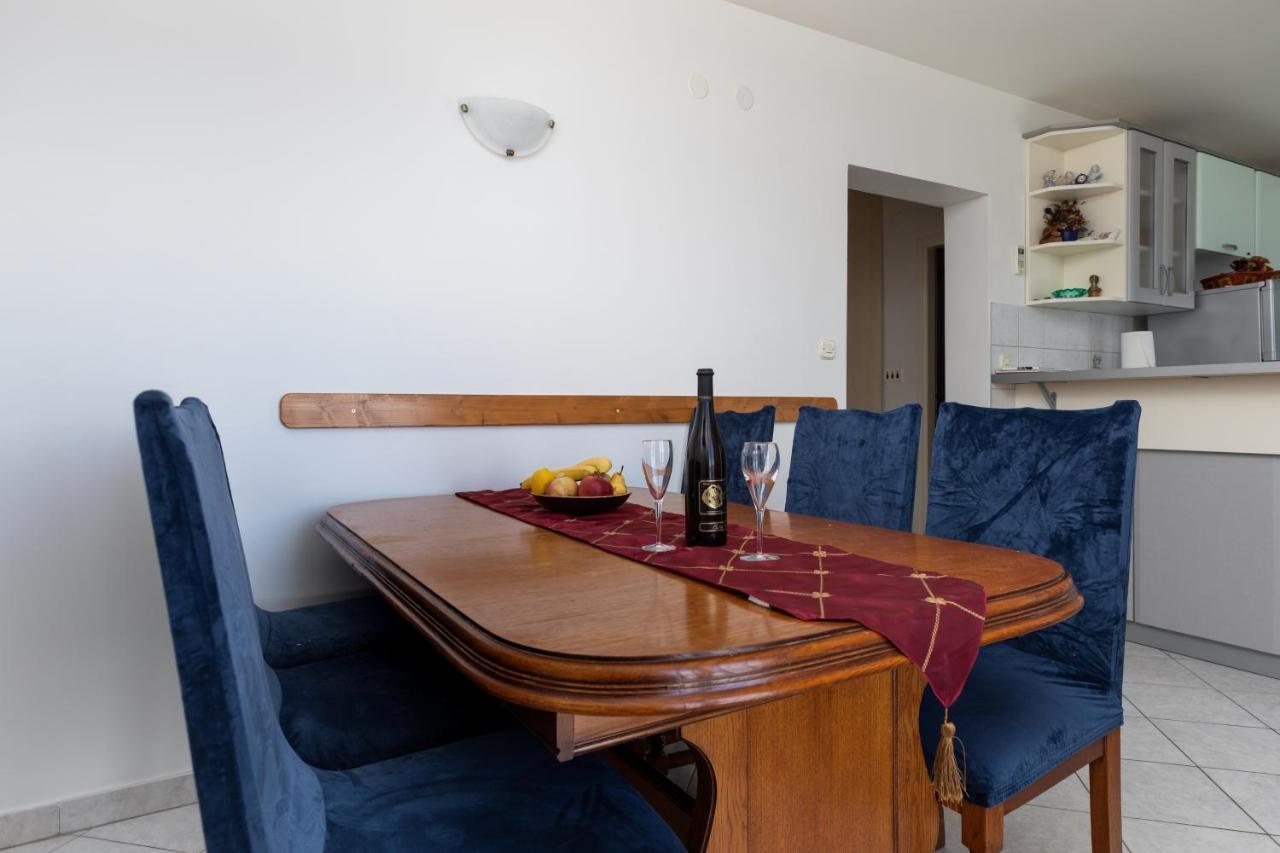 Apartments With A Parking Space Mimice, Omis - 2805 외부 사진