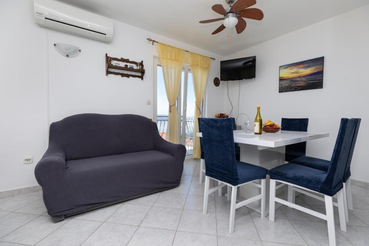 Apartments With A Parking Space Mimice, Omis - 2805 외부 사진