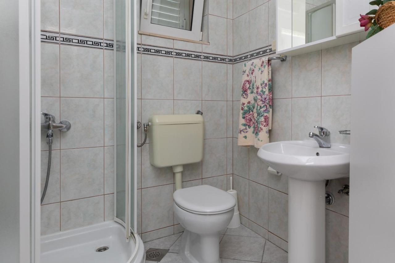 Apartments With A Parking Space Mimice, Omis - 2805 외부 사진