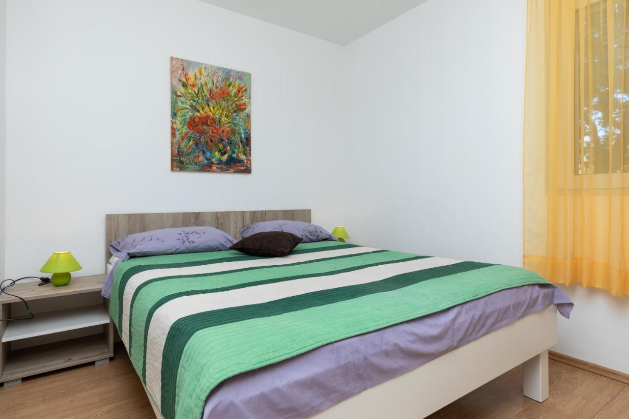 Apartments With A Parking Space Mimice, Omis - 2805 외부 사진