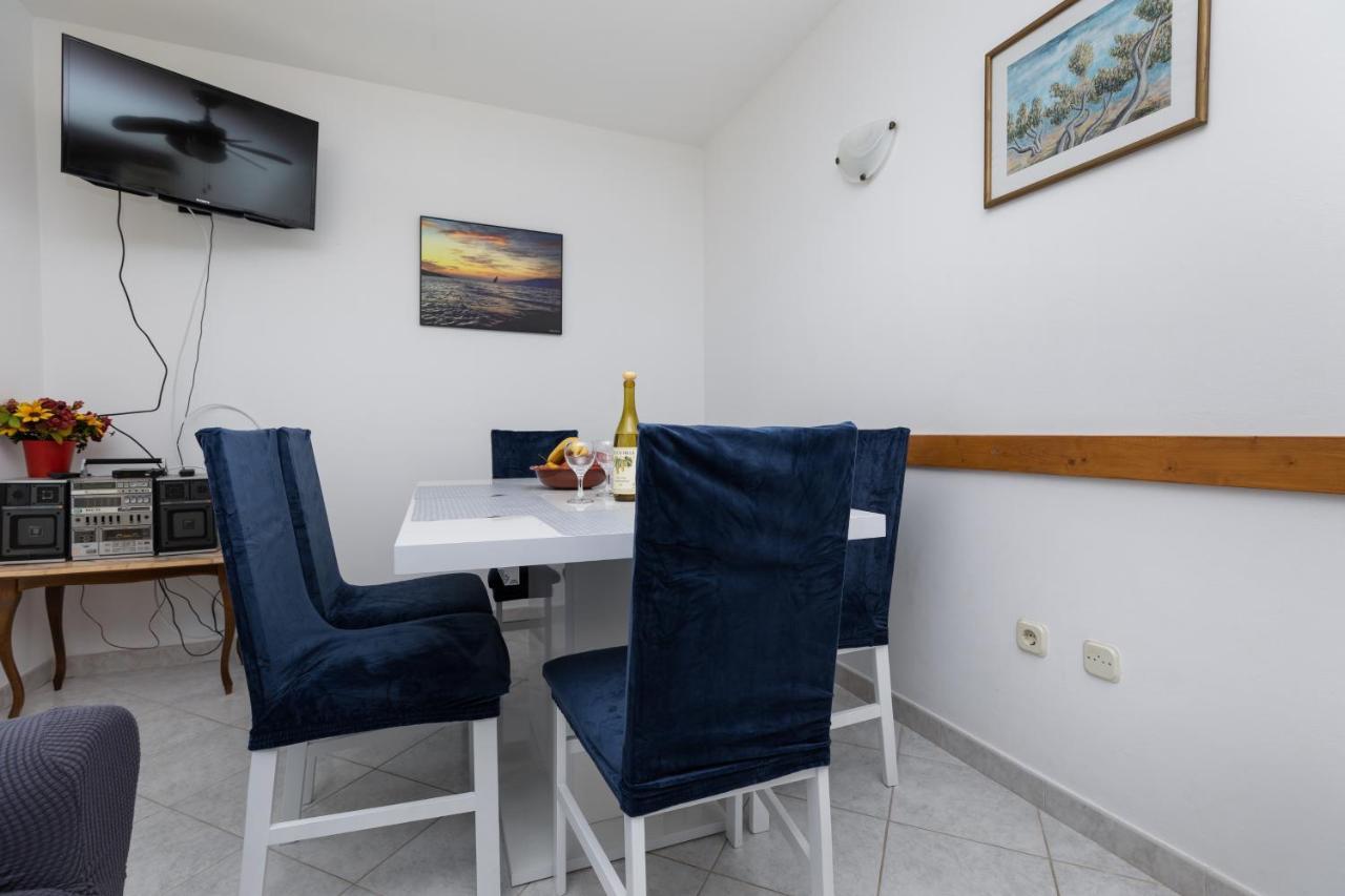 Apartments With A Parking Space Mimice, Omis - 2805 외부 사진