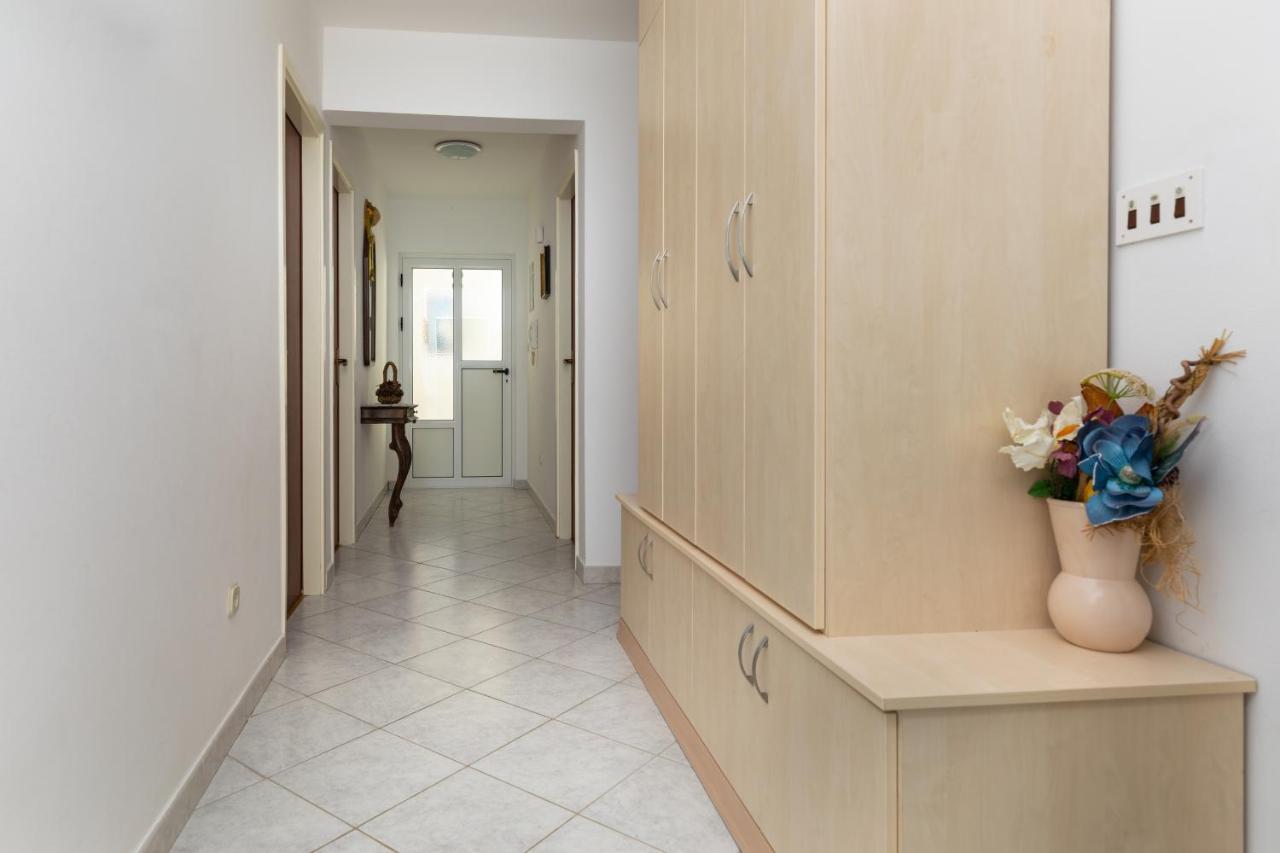 Apartments With A Parking Space Mimice, Omis - 2805 외부 사진